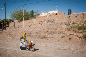  در روستای کلو و شیمی تامین آب شرب با مشکلات سختی همراه است که باعث شده هر ۴۸ ساعت تنها چند دقیقه آب شرب داشته باشند